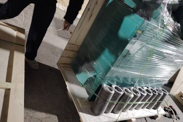 Двухвалковый-гранулятор-упакован-и-отправлен